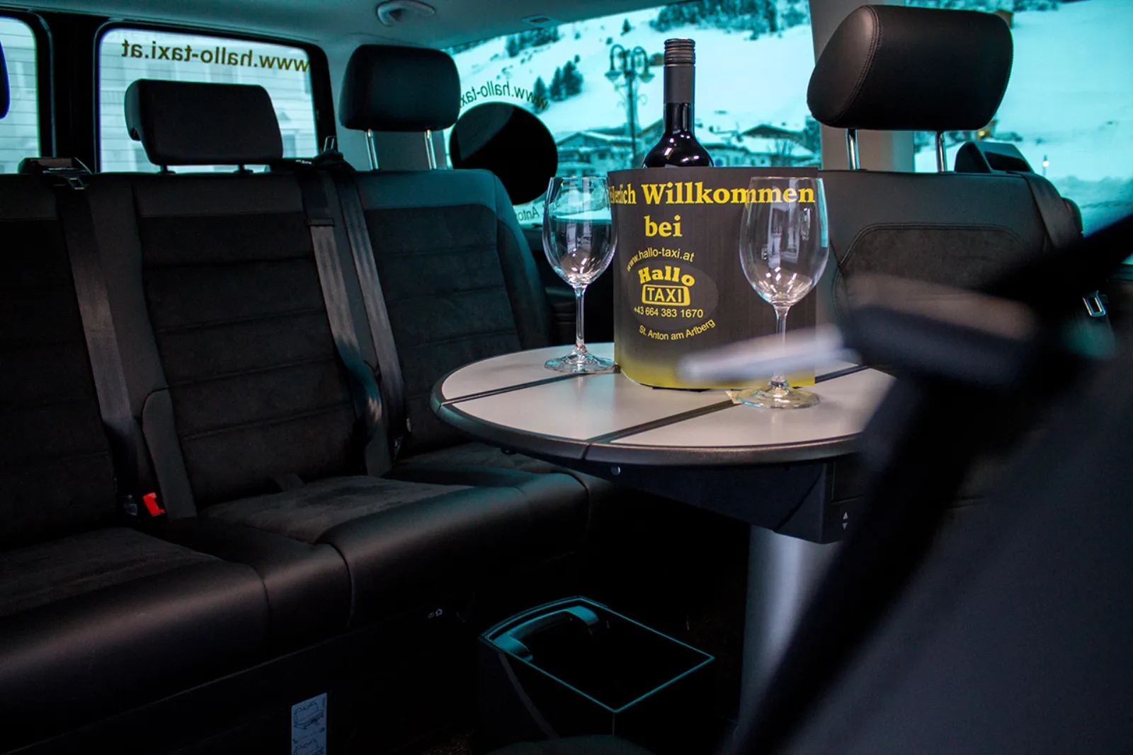 Komfortabler Innenraum eines Hallo Taxi Transfer-Fahrzeugs