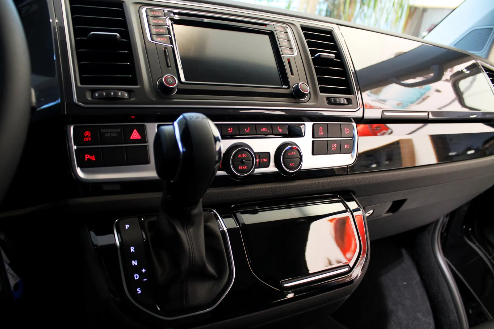 Cockpit und Innenraum des VW T6 von Hallo Taxi